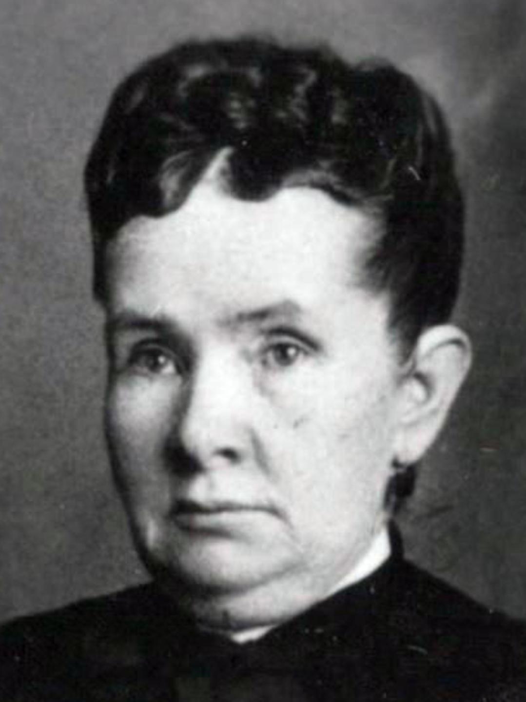 Esther Pearce (1835 - 1913) Profile